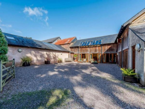 Brimbles - huge barn conversion sleeps4, private indoor pool